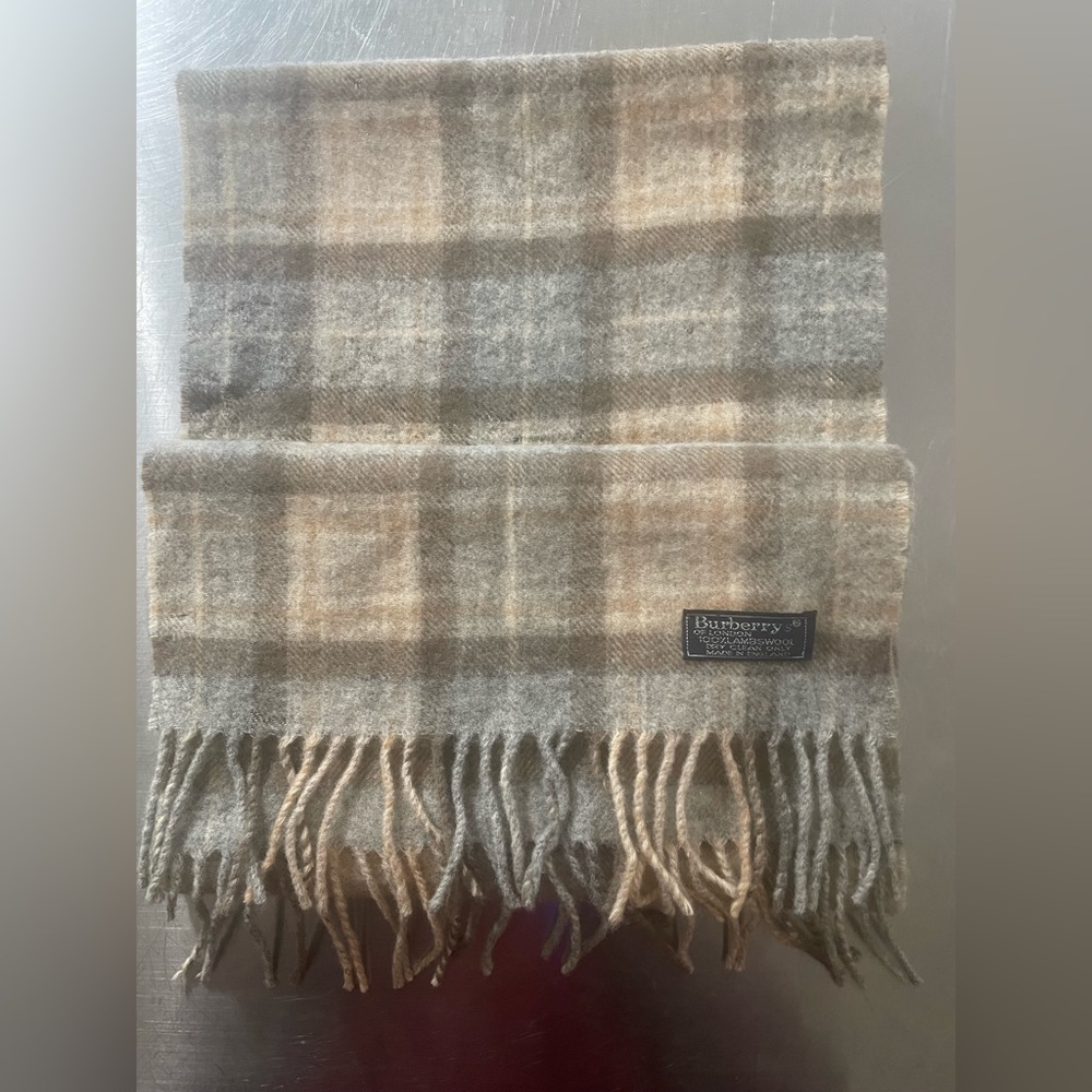 BURBERRYS OF LONDON 100% Cashmere Vintage Scarf With Some Defeats - Picture 2 of 8
